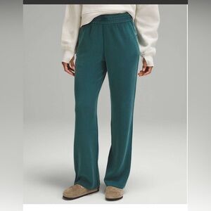 NWT Lululemon Softstreme High-rise pant Regular. Size 4